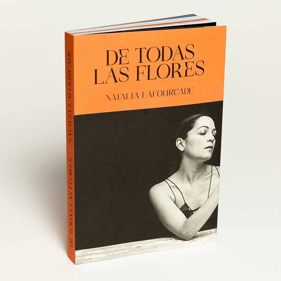 Natalia Lafourcade presenta en la FIL de Guadalajara 2023 su libro De todas las flores